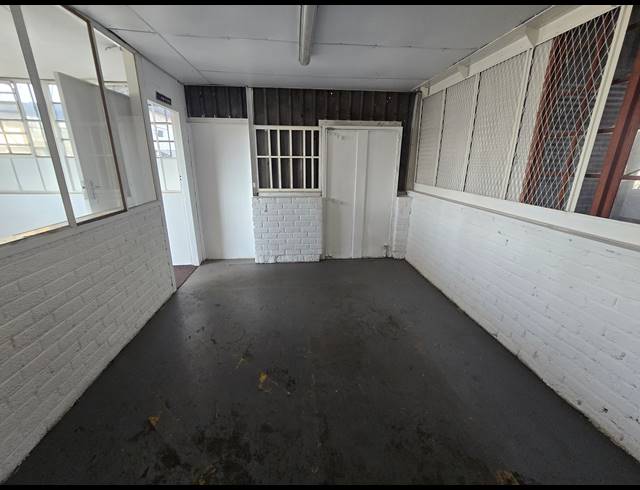 1,595M² WAREHOUSE TO LET IN ANDERBOLT
